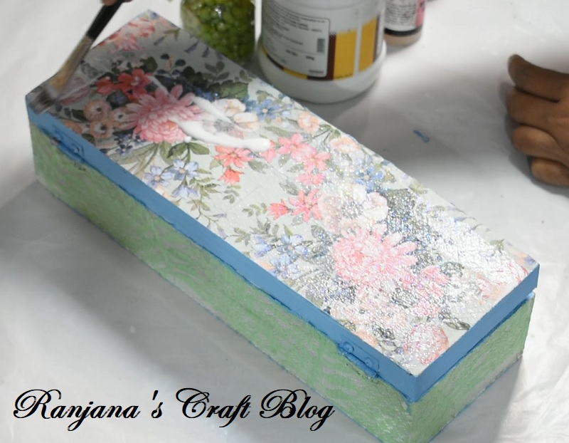 How to decoupage with lace