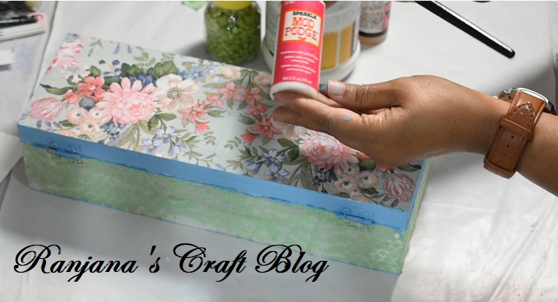 How to decoupage with lace