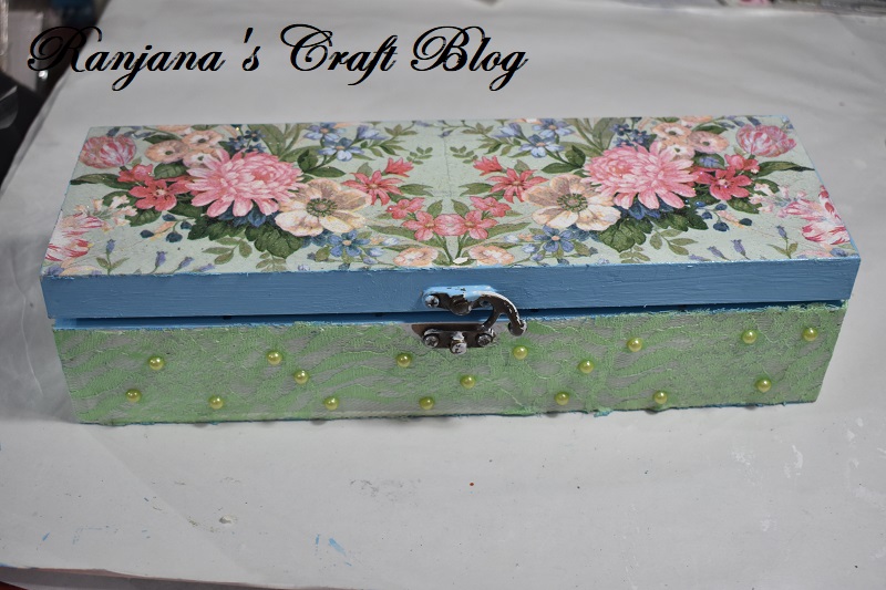 How to decoupage with lace