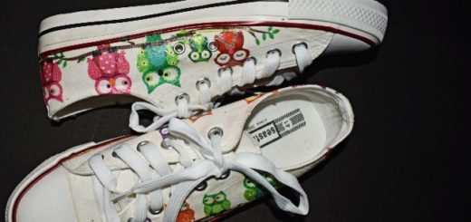 Shoe with decoupage